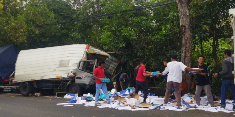 kecelakaan lalu lintas tunggal terjadi di Jalan Yogya-Wonosari, tepatnya di Padukuhan Siyono Tengah, Logandeng, Playen, Kabupaten Gunungkidul
