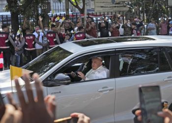 Paus Fransiskus: Kisah Mendalam di Balik Kesederhanaannya yang Menginspirasi