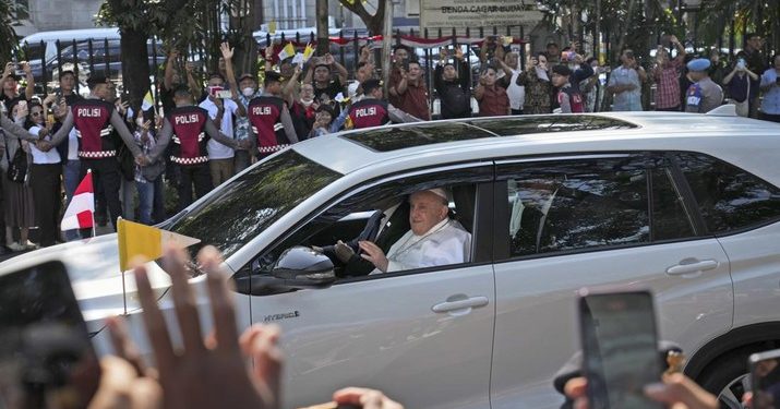 Paus Fransiskus: Kisah Mendalam di Balik Kesederhanaannya yang Menginspirasi