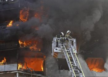 Tragedi Mengerikan: Rudal Rusia Hancurkan Apartemen Ukraina, Tewaskan Puluhan Jiwa