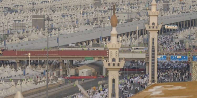 Ibadah Haji: Persatuan Umat Muslim dalam Ritual Melontar Jumrah