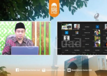 tausiah yang disampaikannya pada Kajian Rutin Ahad Pagi di Masjid Islamic Center UAD