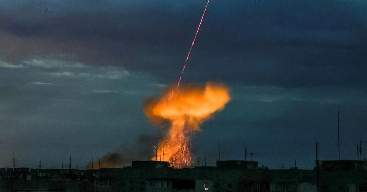 * Rahasia Tersembunyi di Balik Kata-Kata yang Anda Ucapkan
* Ketika Pikiran Mengendalikan Fisik: Fenomena Aneh yang Mengubah Hidup
* Jelajahi Labirin Tubuh Manusia: Rahasia Anatomi yang Menakjubkan
* Dari Bintang yang Bersinar hingga Lubang Hitam yang Gelap: Misteri Kosmos yang Terungkap
* Perjalanan ke Kedalaman Pikiran: Memahami Kekuatan Bawah Sadar