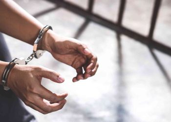 Ilustrasi gambar pelaku tertangkap