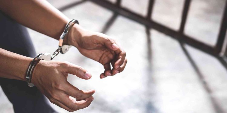 Ilustrasi gambar pelaku tertangkap