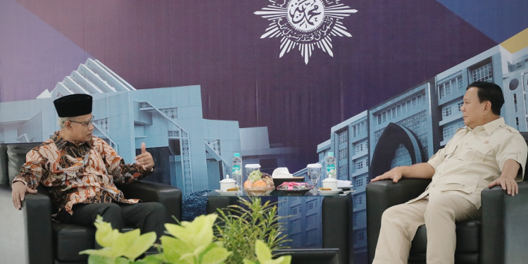Ketua Umum PP Muhammadiyah Haedar Nashir dan Prabowo Subianto saat di UAD Yogyakarta beberapa waktu lalu