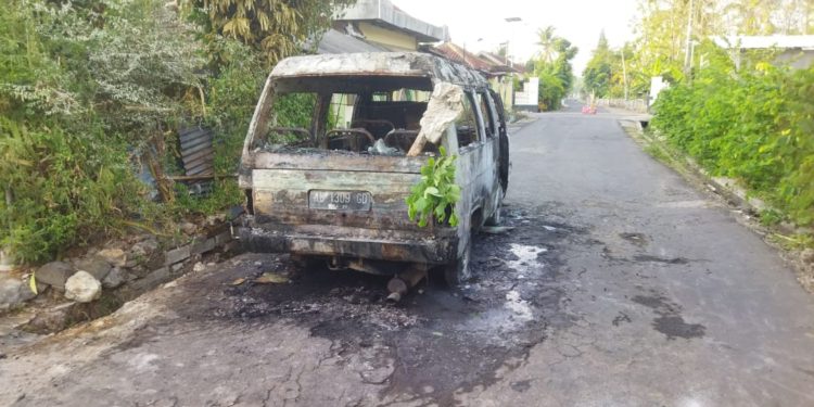 Minibus Terbakar