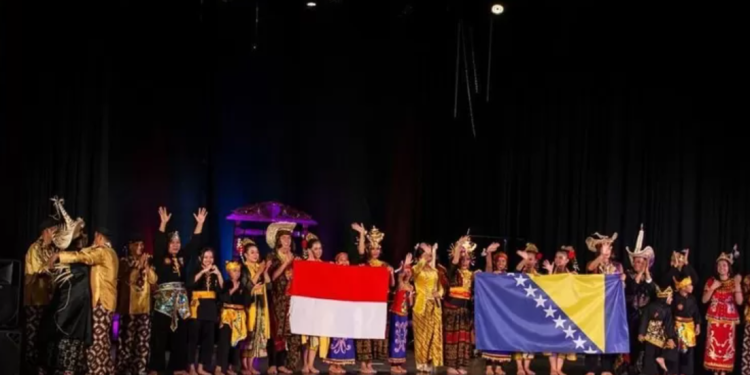 Pencak Silat PSHW-TM Madiun tampil memukau di Bosnia