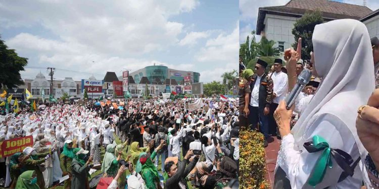 Pengasuh Pondok Pesantren Krapyak, Ida Rufaida Menyampaikan Orasinya di Depan Polda DIY