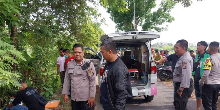 Pihak Kepolisian sedang berada di lokasi TKP