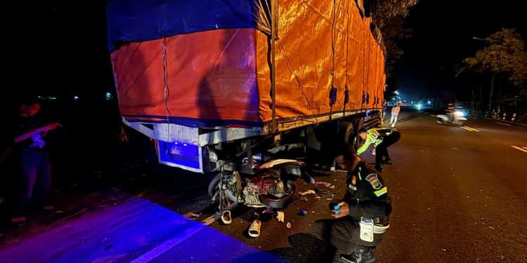 Polisi melakukan penyelidikan kecelakaan yang menyebabkan korban meninggal dunia