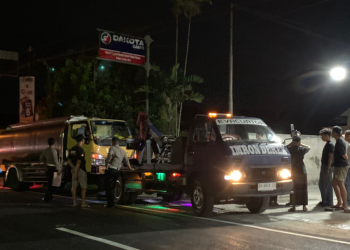 Polisi sedang mengamankan kendaraan terlibat kecelakaan