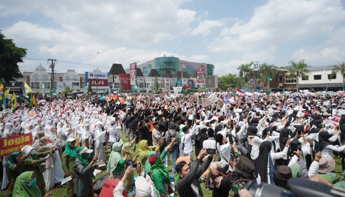 Ribuan Santri padati Halaman Polda DIY