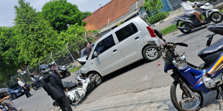 Kecelakaan Beruntun di Blok O jln Maguo