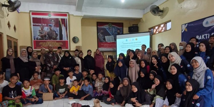 Kegiatan Bakti Sosial dan Pengabdian dari Himsi Universitas Alma ata