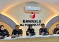 Konferensi pers di Kantor Bawaslu DIY, Mantrijeron, Kota Jogja