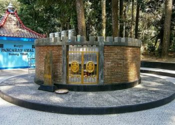 Makam Syech Subakir di Gunung Tidar