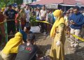 Petugas medis dan polisi sedang memeriksa lokasi di Pasar Imogiri, Bantul, tempat seorang pria ditemukan meninggal mendadak pada Senin pagi