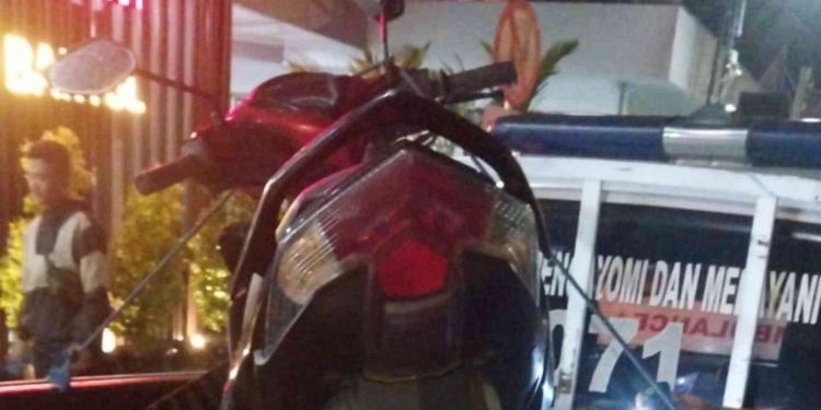 Polisi mengamankan kendaraan yang terlibat kecelakaan di Bantul