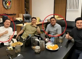 Potret Kompol Teguh Setiawan bersama Ivan Sugianto, yang sempat menjadi sorotan usai tersebarnya foto ini di media sosial