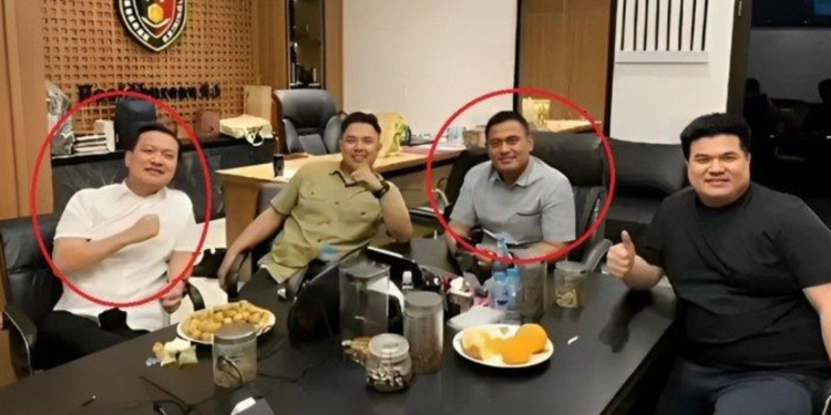 Potret Kompol Teguh Setiawan bersama Ivan Sugianto, yang sempat menjadi sorotan usai tersebarnya foto ini di media sosial