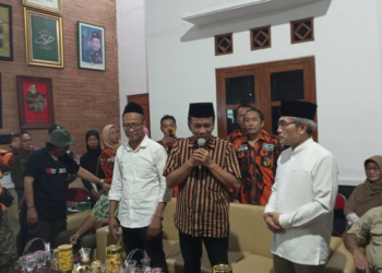 Untoro Hariadi dan Wahyudi Anggoro Hadi berkunjung ke kediaman Abdul Halim Muslih
