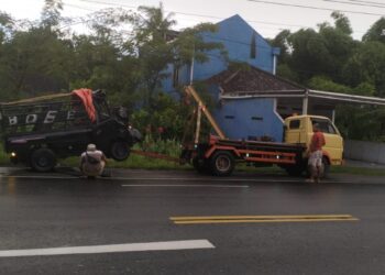 Proves Evakuasi Kendaraan yang terlibat kecelakaan di temon
