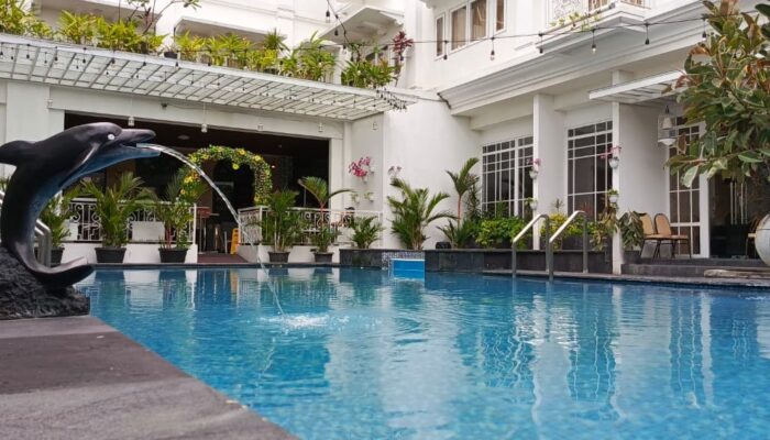 Review Kolam renang Hotel Royal Darmo Malioboro