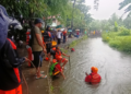 Tim Gabungan sedang melakukan pencarian korban Balita Terbawa arus di Sungai Belik Pleret Bantul
