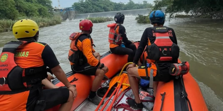 Tim SAR melakukan Operasi Pencarian Balita Hanyut di Pleret Bantul