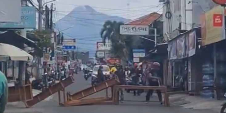 Jalan Nologaten di Tutup Orang Mabuk