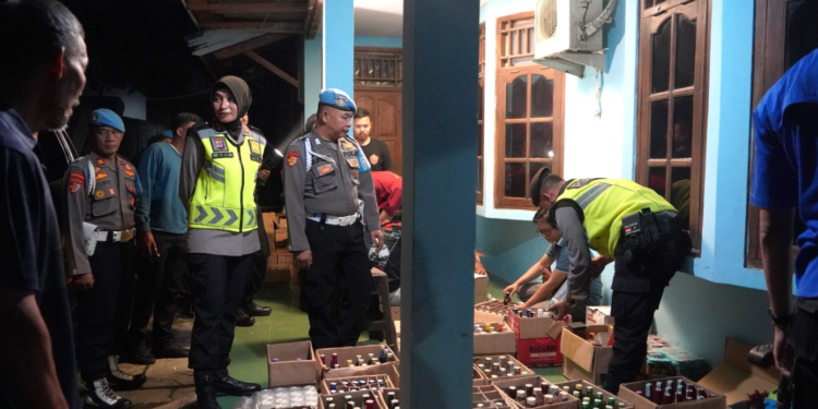 Kapolres Gunungkidul, AKBP Ary Murtini, memimpin langsung operasi minuman keras (miras) bersama jajaran Polres Gunungkidul