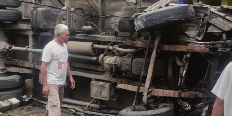 Kecelakaan Mobil Truk vs Fortuner di Kulon Progo