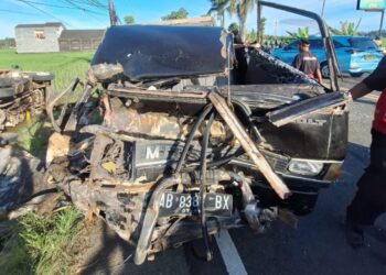 Kondisi Mobil Pasca Kecelakaan di depan Pom Bensin Demen Kulon Progo