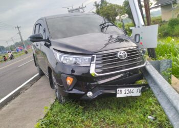 Mobil Toyota Innova Tabrak pengendara sepedah di Kulon Progo