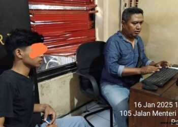 Seorang pelaku tawuran berinisial HAI D (16) sedang dimintai keterangan oleh petugas di Polsek Umbulharjo, Yogyakarta