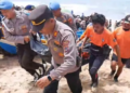 Tim Gabungan Sedang Melakukan Evakuasi Korban Terseret Ombak di Pantai Drini