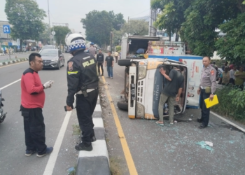 Kecelakaan truk box Isuzu di depan Kampus Unjaya, Gamping, Sleman