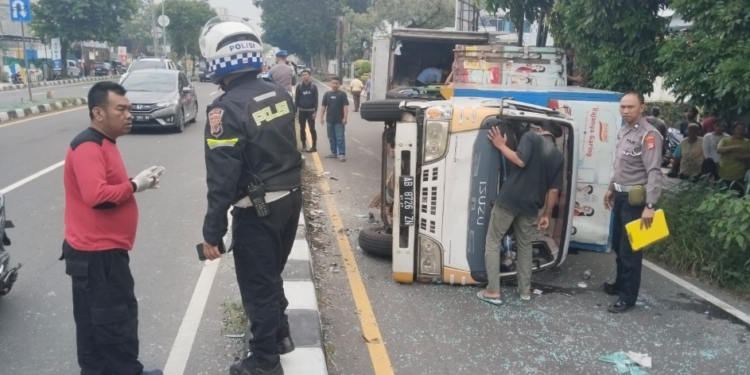 Kecelakaan truk box Isuzu di depan Kampus Unjaya, Gamping, Sleman
