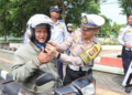 Operasi Keselamatan Lalu lintas Polres Bantul Bagikan Helm Gratis