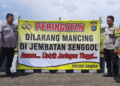 Polsek Sanden Pasang Peringatan Bahaya Mancing di Jembatan Senggol