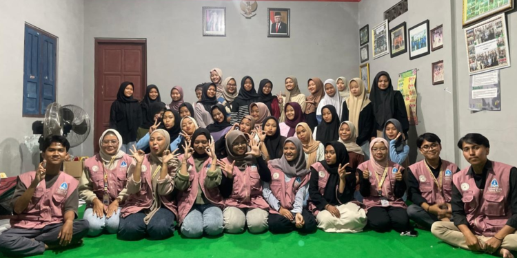 Dukung Remaja Sehat dan Produktif, KKN-T Universitas Alma Ata Kelompok 08 Gelar Posyandu dan Pelatihan Soft Skill