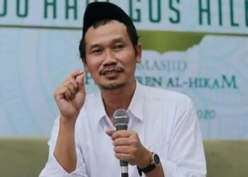 Foto dan biodata Gus Baha