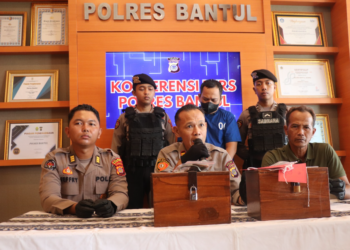 Kapolsek Imogiri, Wahyu Elang Elang Tri B, S.H menlakukan pers conferance di Mapolres Bantul