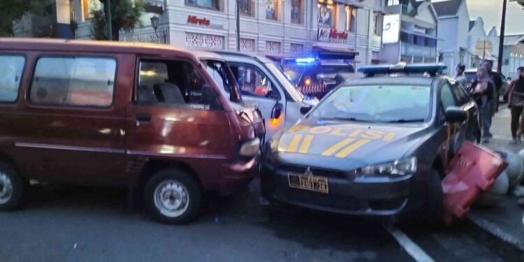 Kecelakaan Beruntun di Simpang Terangbulan, Mobil Polisi Jadi Korban