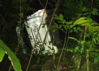 Kehilangan Kendali di Tanjakan, Daihatsu Xenia Masuk Jurang di Sedayu Bantul