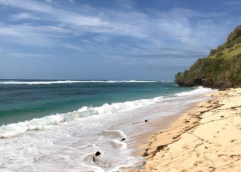 Pantai Gunung Payung
