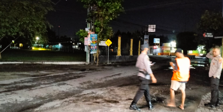 Polisi berada di lokasi kejadian keributan lapangan kasihan bantul