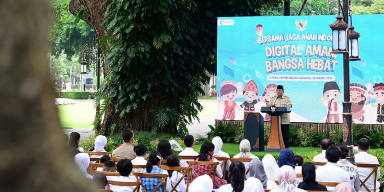 Presiden Prabowo Subianto menyampaikan sambutan pada peresmian Peraturan Pemerintah tentang Tata Kelola Penyelenggara Sistem Elektronik dalam Pelindungan Anak di Istana Merdeka