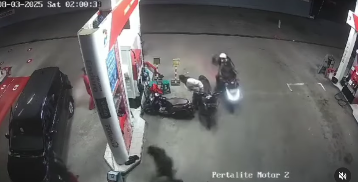 Rekaman CCTV menunjukkan detik-detik aksi penganiayaan di SPBU Kretek, Bantul